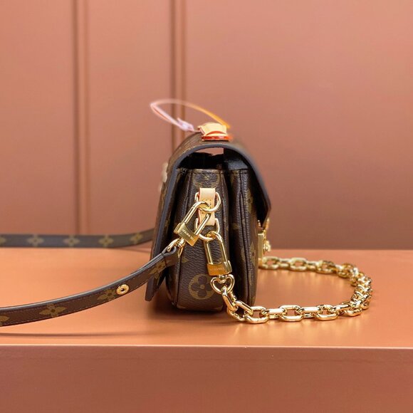 Louis Vuitton leather bag - Picture 7 of 9